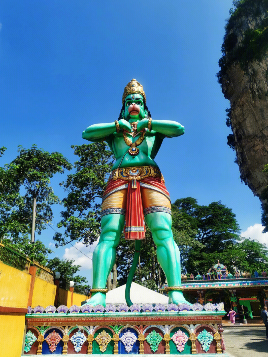67主要景点为46米镀金印度大佛战神穆鲁干王和彩虹阶梯!