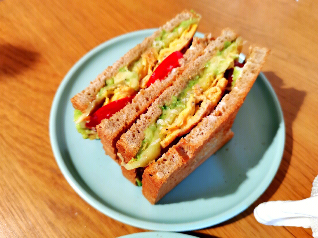 早餐吃什么系列自制牛油果三明治