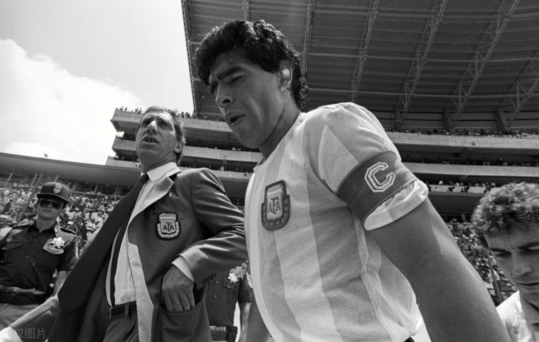 阿根廷教练比拉尔多的成功,源于他对马拉多纳的绝对信任