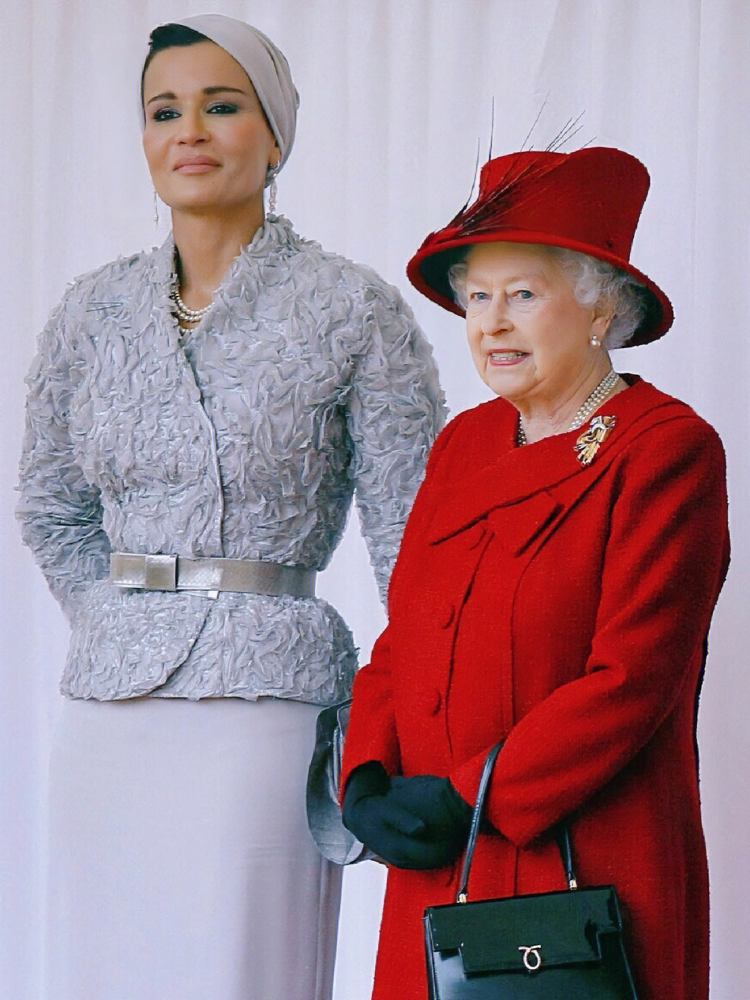 卡塔尔王太后与英国女王稀有同框珍珠站c位