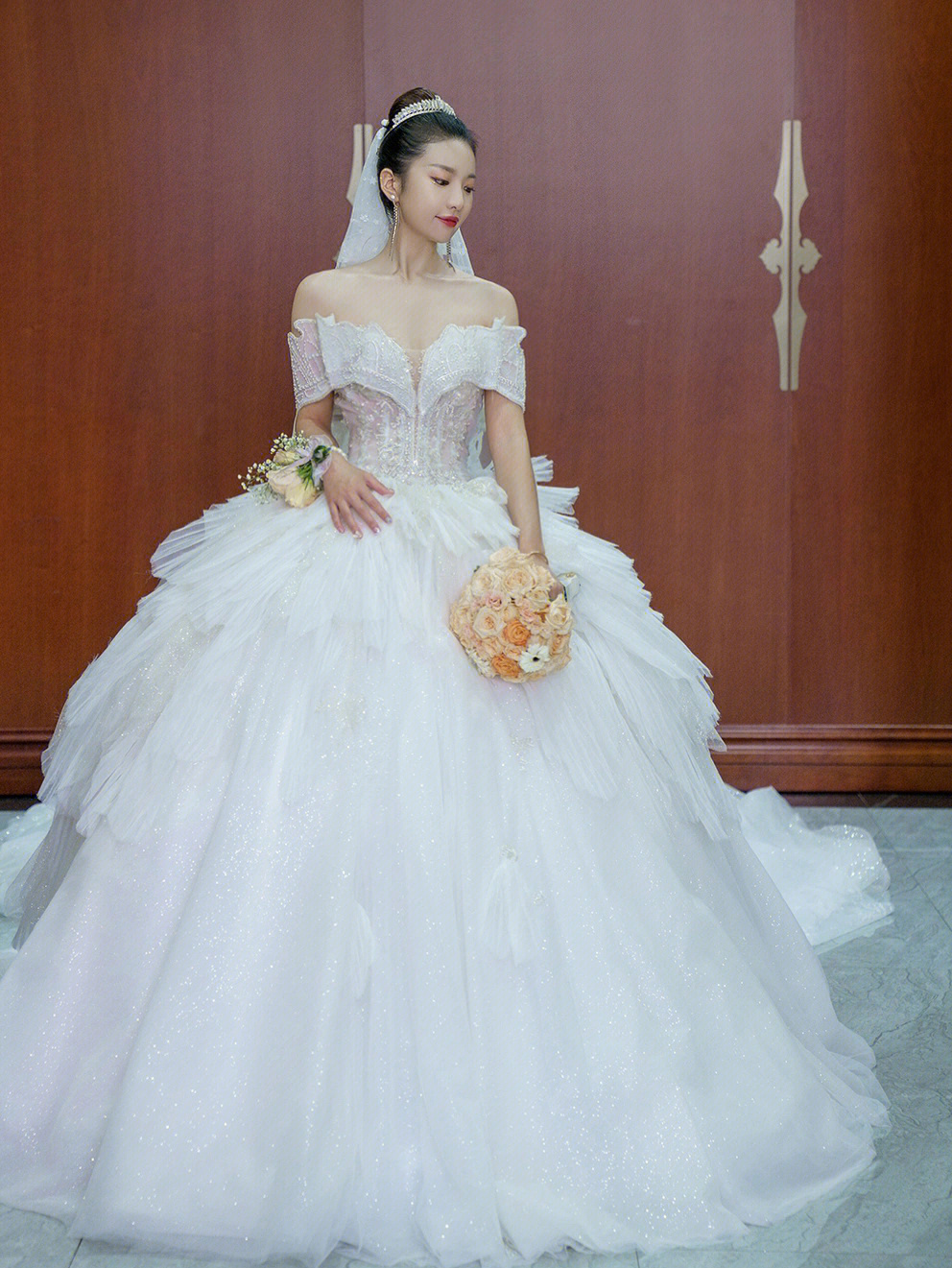 赤峰婚纱一位把古堡穿在身上的甜美新娘77