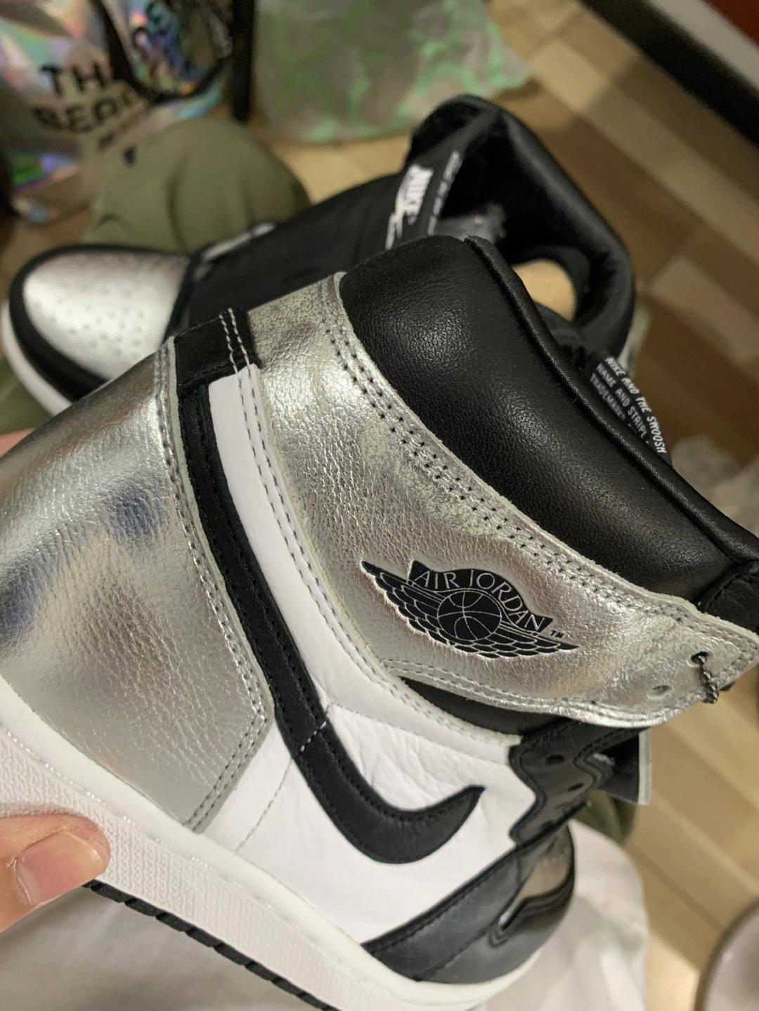 aj1黑银掉漆图片