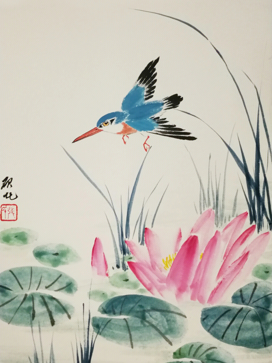 国画花鸟这是一幅写意花鸟画,描绘了莲花盛开的景色,一只翠鸟飞翔