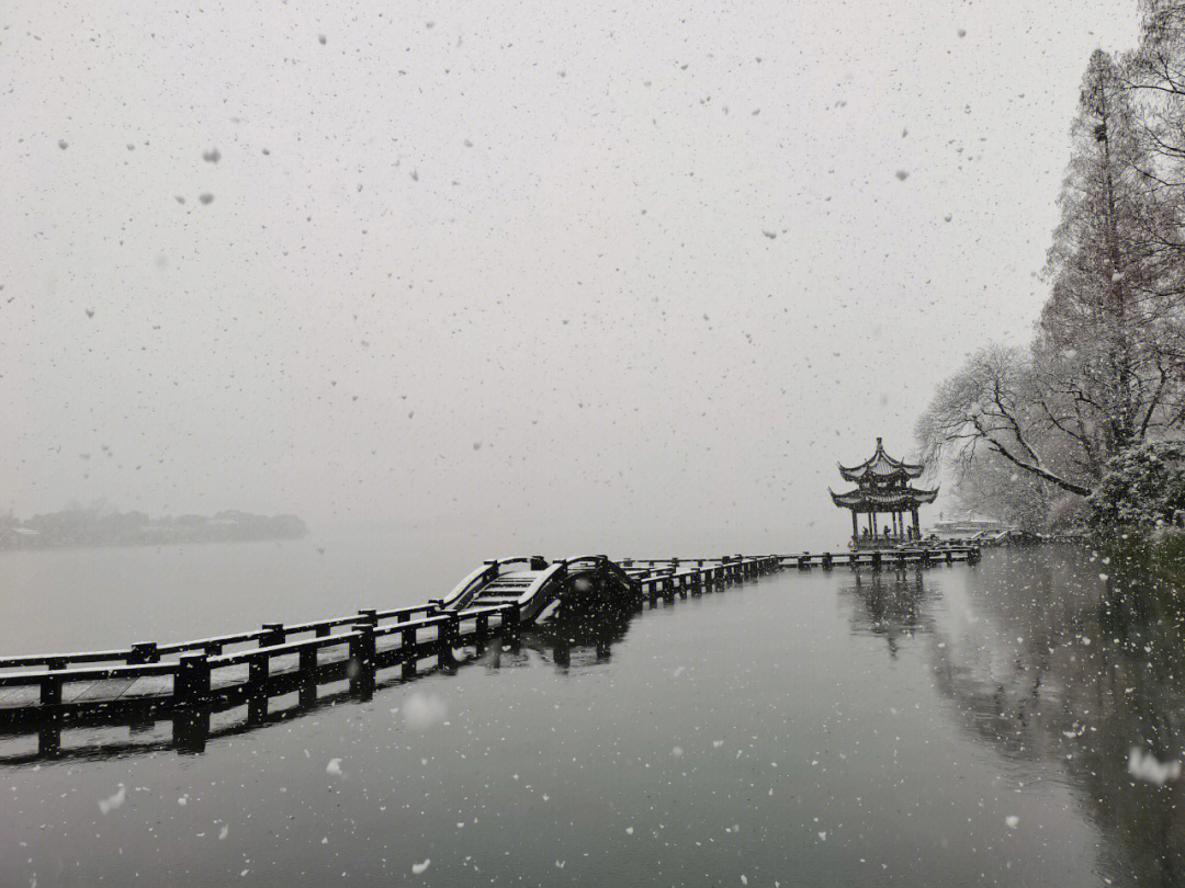 记录一下今年杭州的大雪