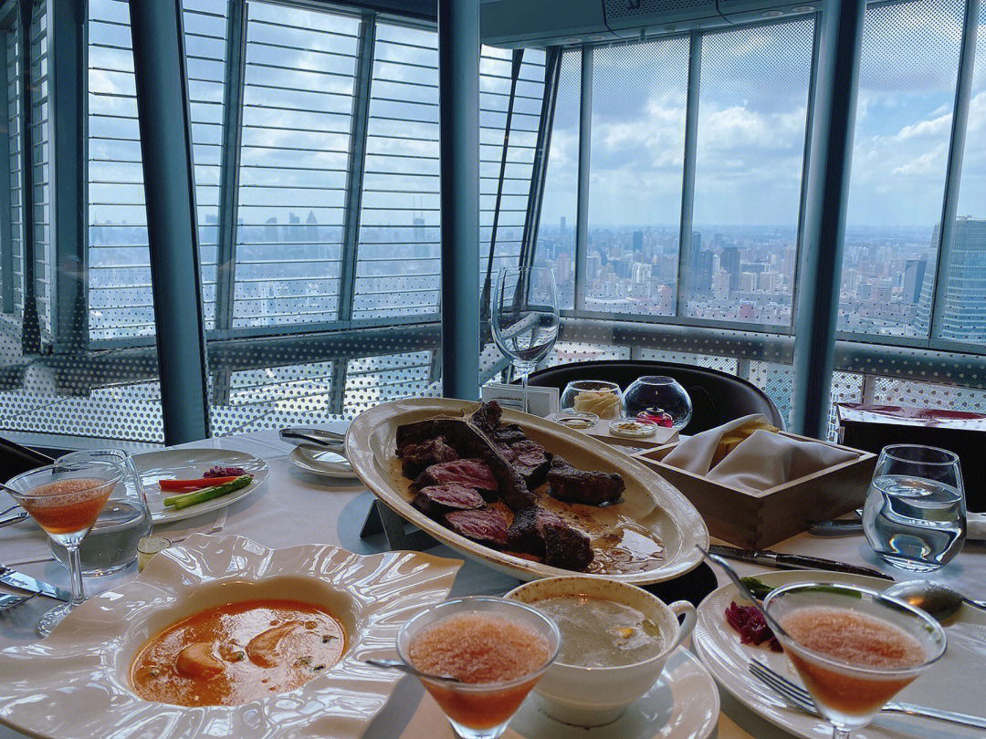 上海中心大厦顶层餐厅图片