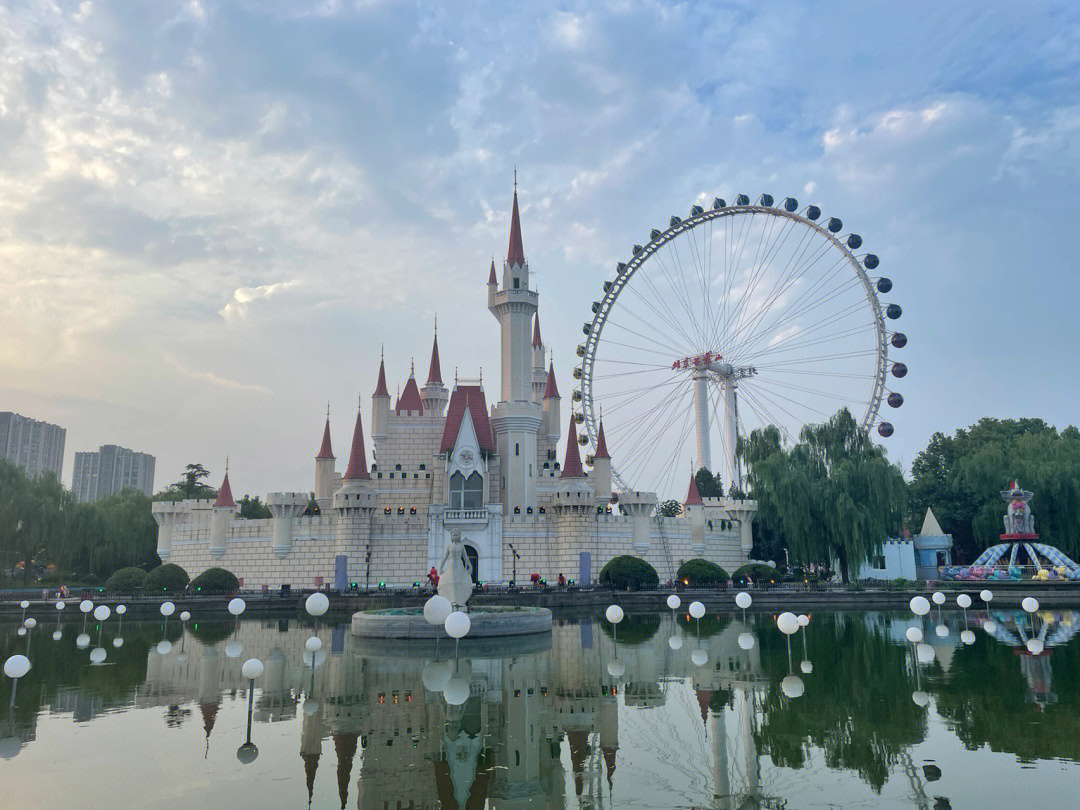 石景山游乐园南门图片