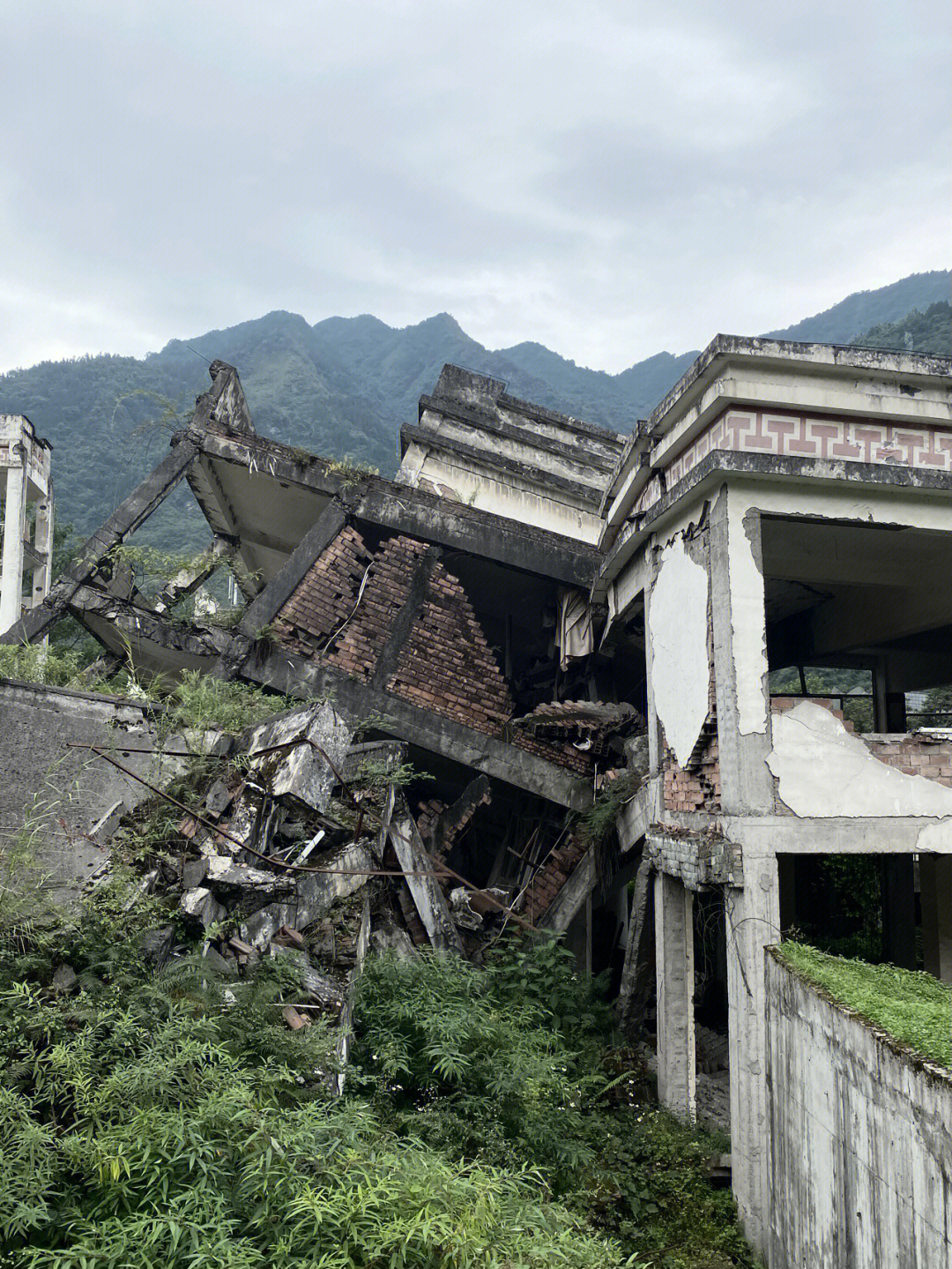 汶川大地震震中心映秀镇漩口中学遗址