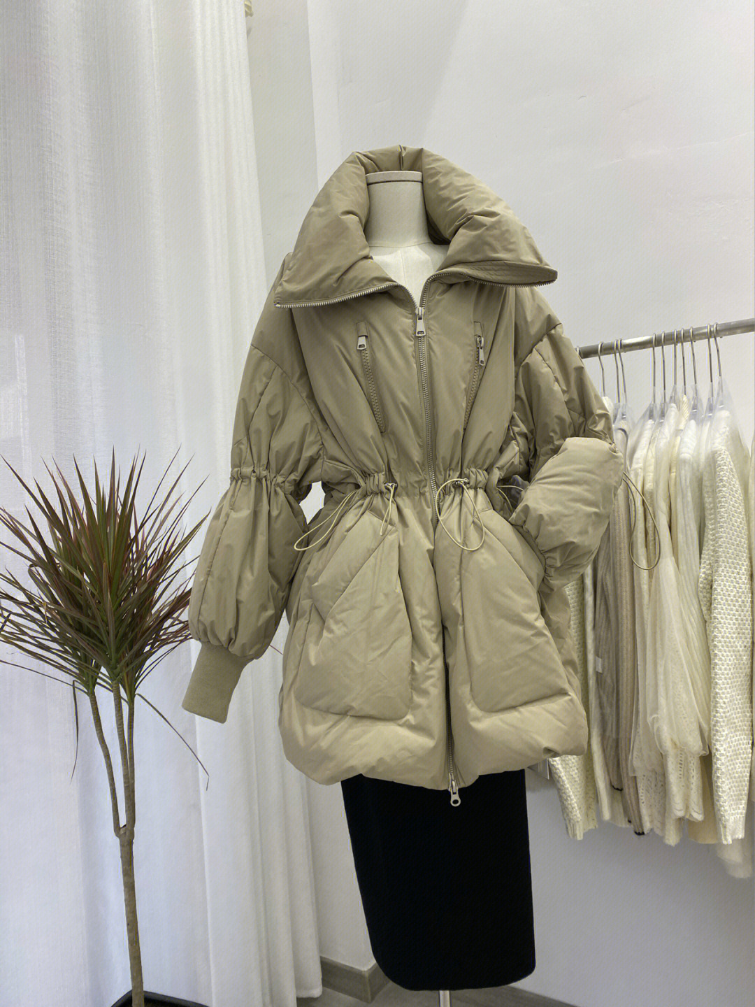 玖柒lightluxury服装店