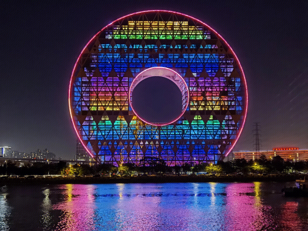 广州圆大厦夜景图片