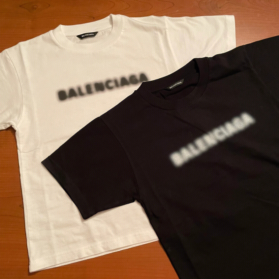 像p上去的两件面料不太一样白色更软一点点#balenciaga#巴黎世家