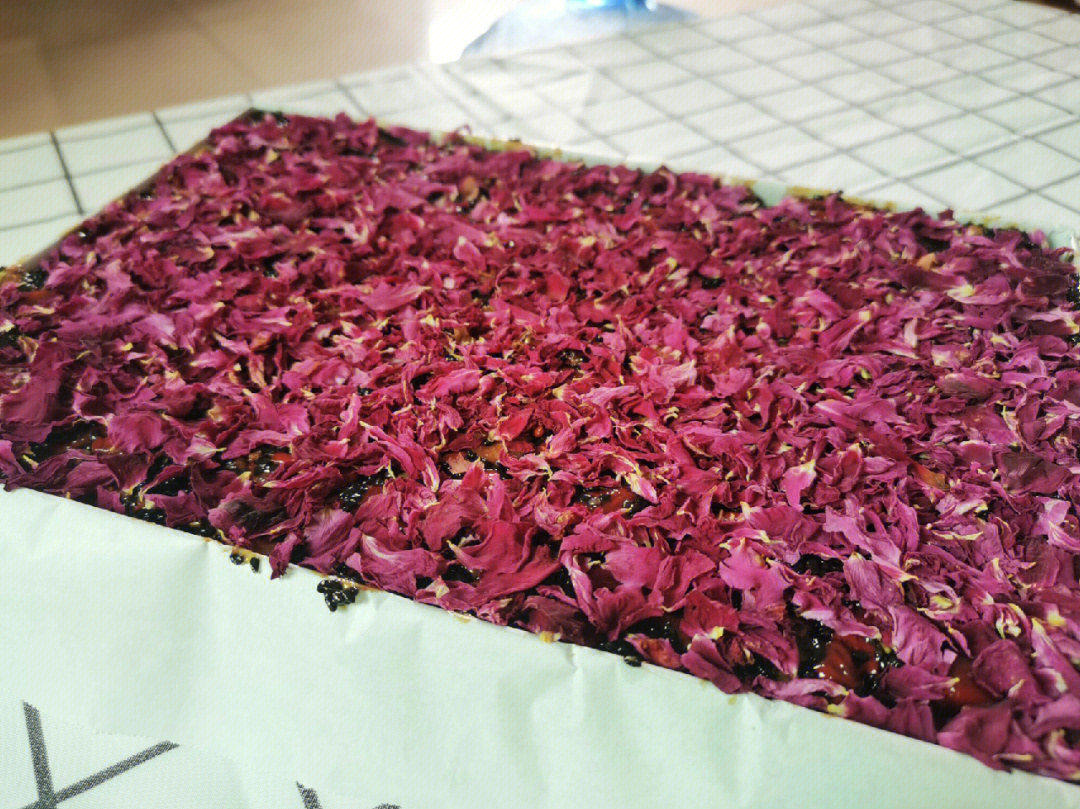 早起切糕啦7515玫瑰味是在原味的基础上加玫瑰花瓣
