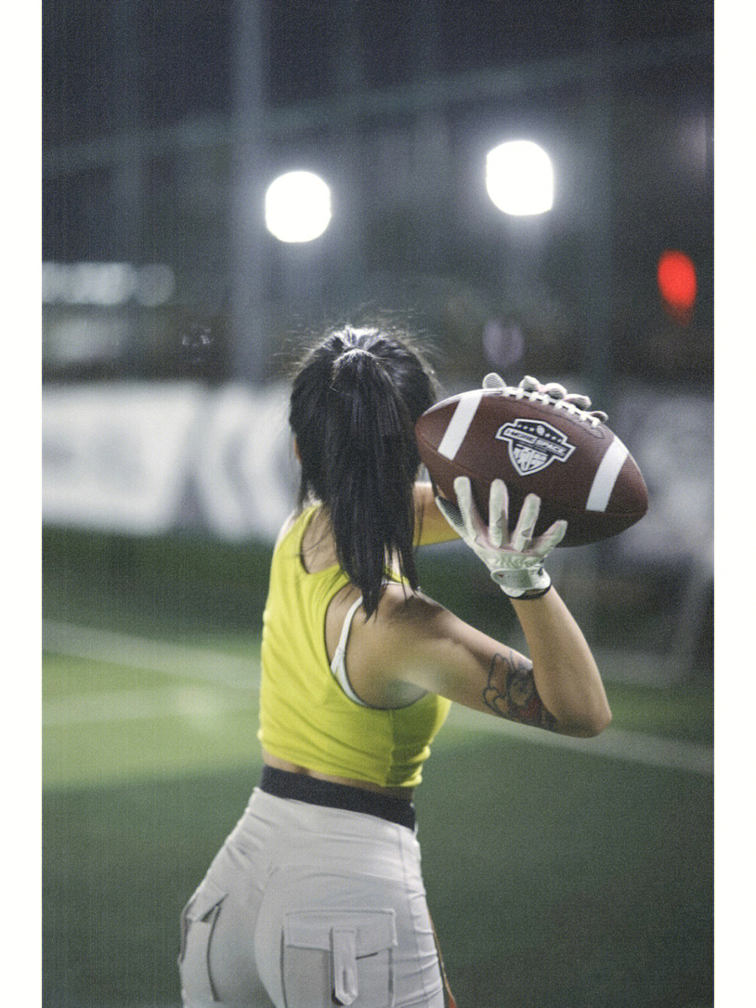 lfl女子橄榄球运动员图片