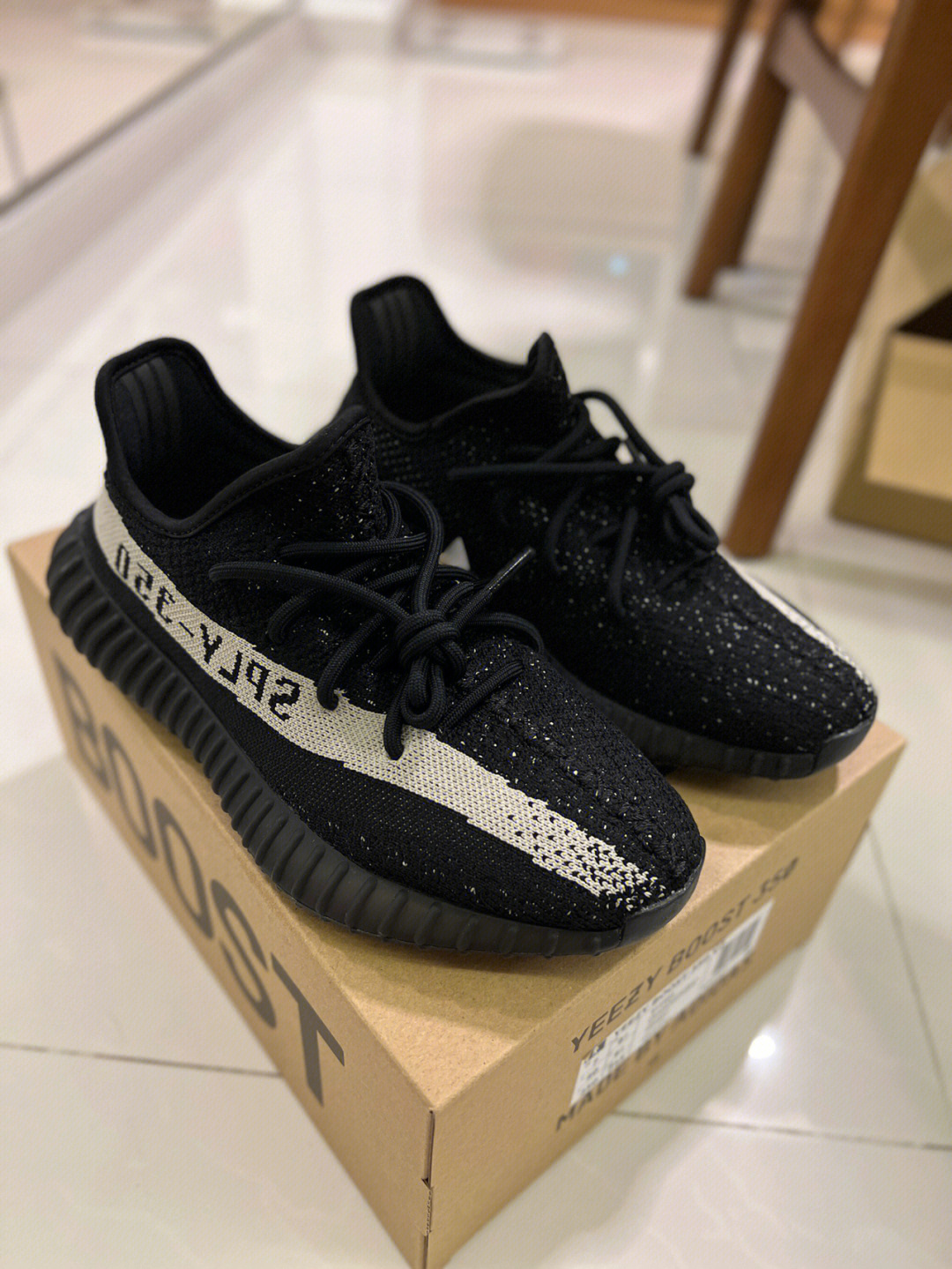 阿迪椰子350v2官方售价图片