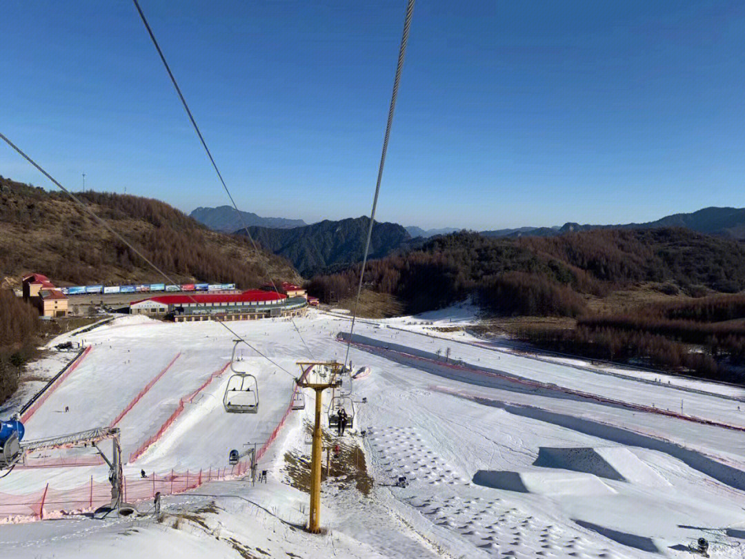 神农架国际滑雪场海拔图片