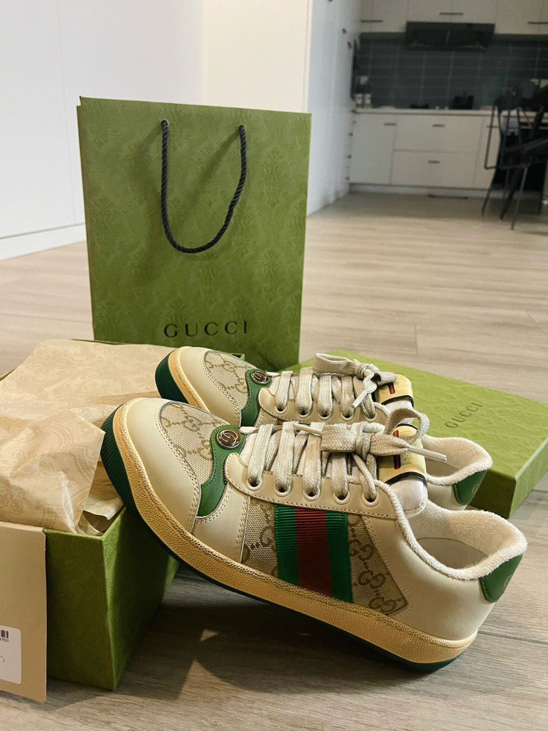 gucci绿色鞋盒图片