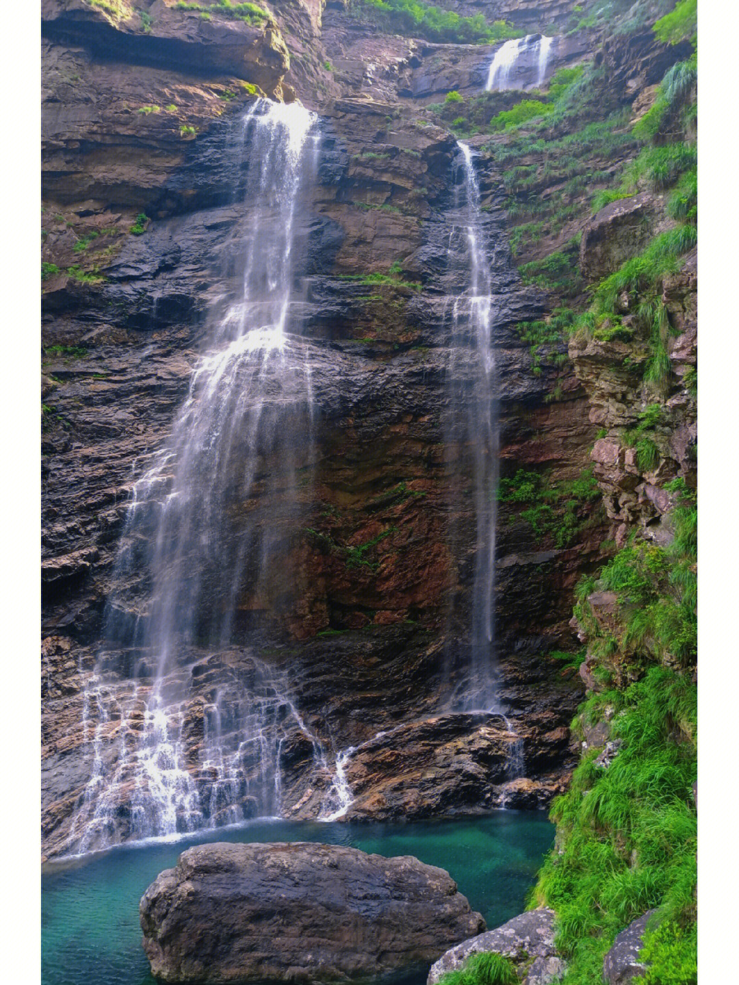 跋山涉水翻山越岭图片