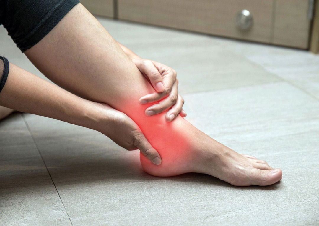 脚踝扭伤的应急处理和强化训练