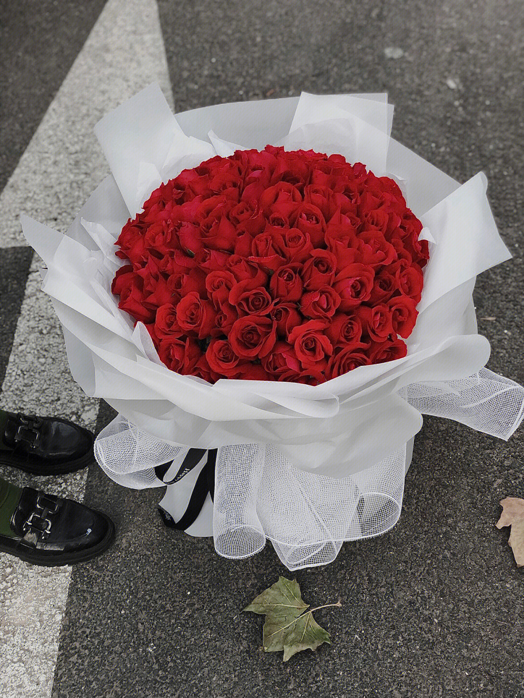 52朵红玫瑰花束寓意图片
