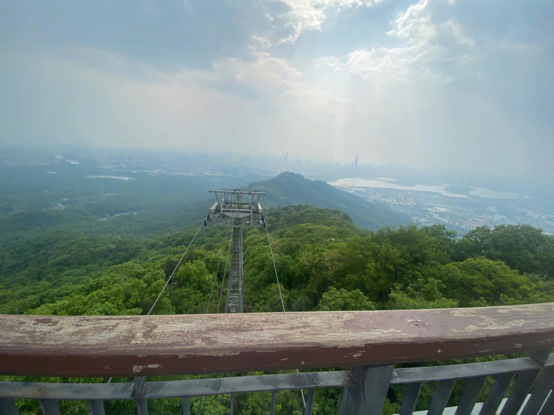 紫金山山顶公园图片