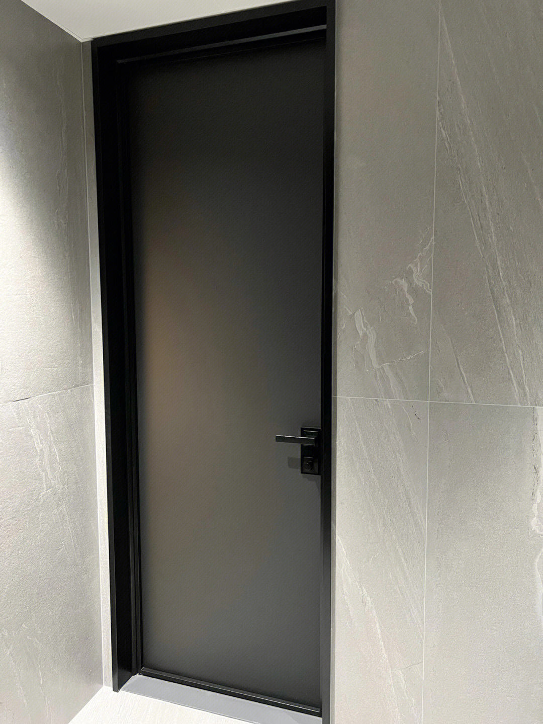 窄边框玉砂玻璃门打造暗黑风浴室74长虹玻璃