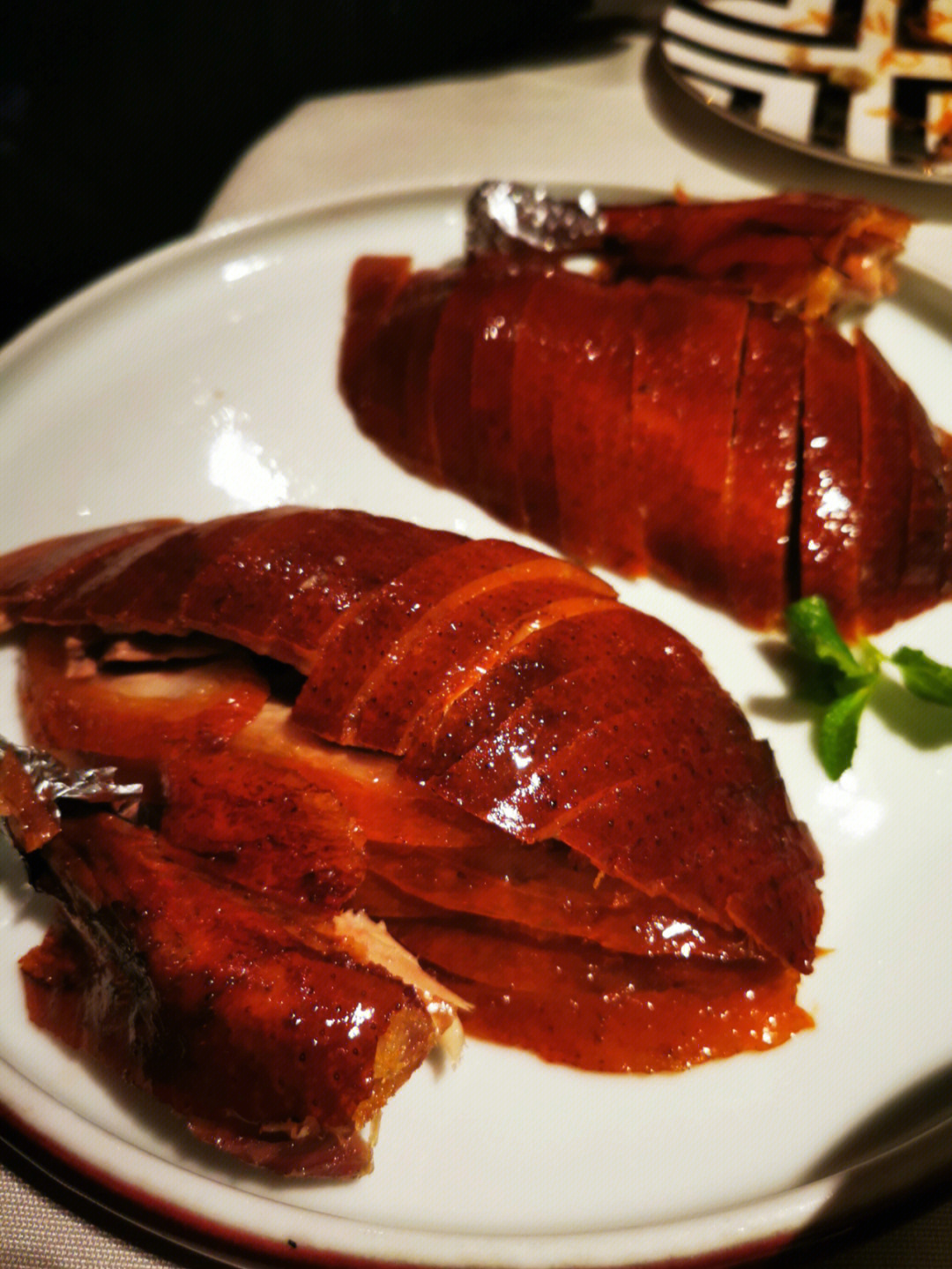 发现全聚德只排到成都地区北京菜烤鸭榜第三,排第一的是大鸭梨