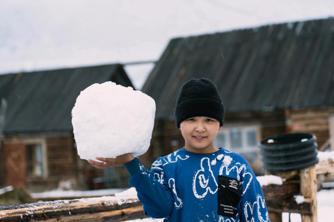 请你吃冬天的第一口雪球