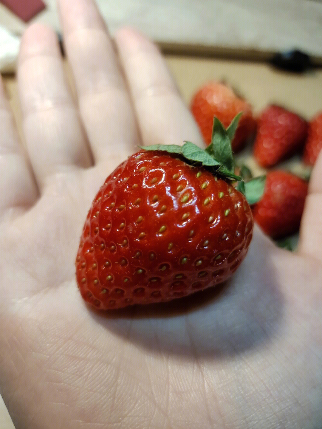 超级香,真的太好吃了,是@草莓朵朵91的小跟班小姐姐家的丹东草莓