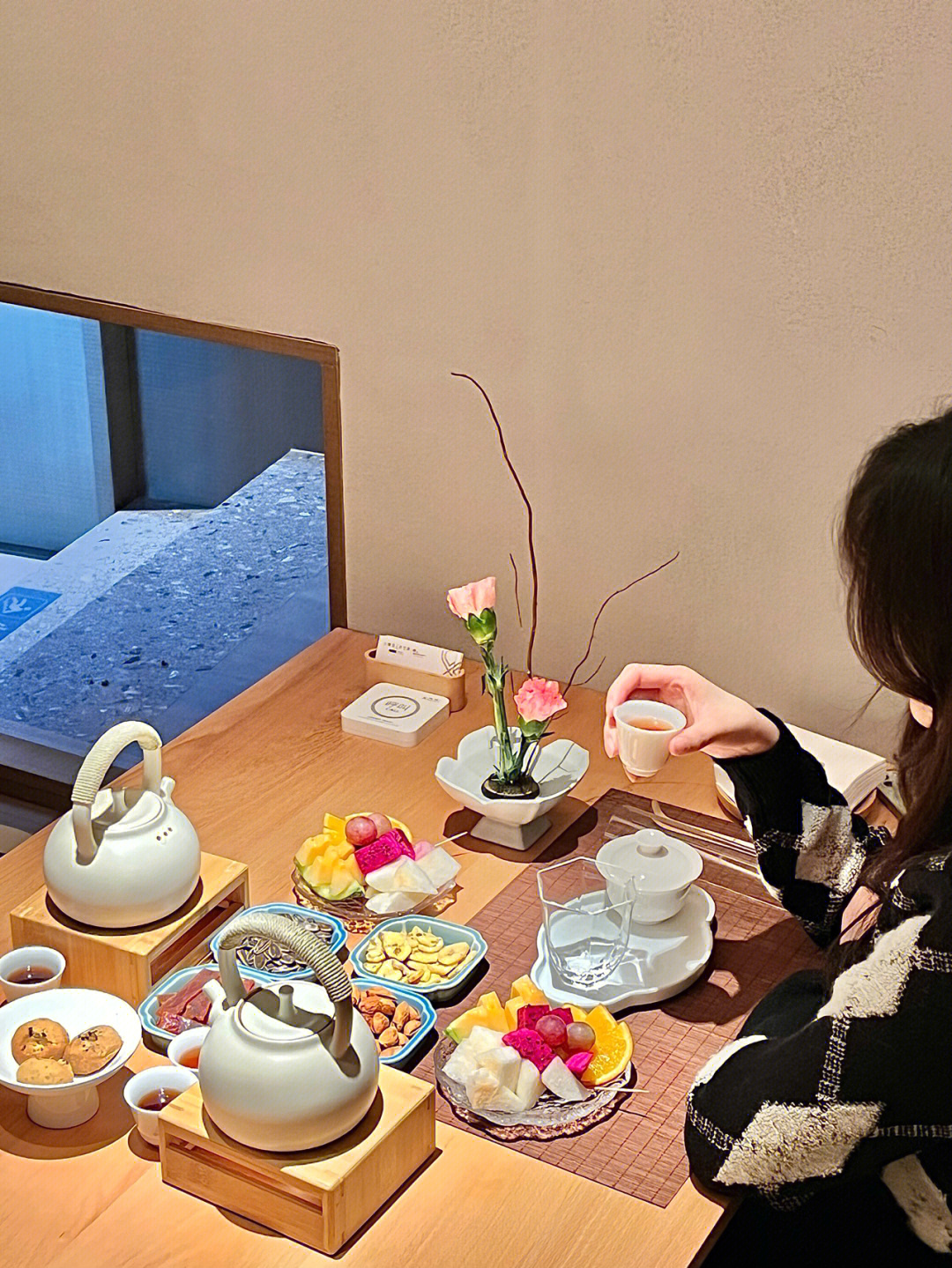 女人开一间小茶馆图片