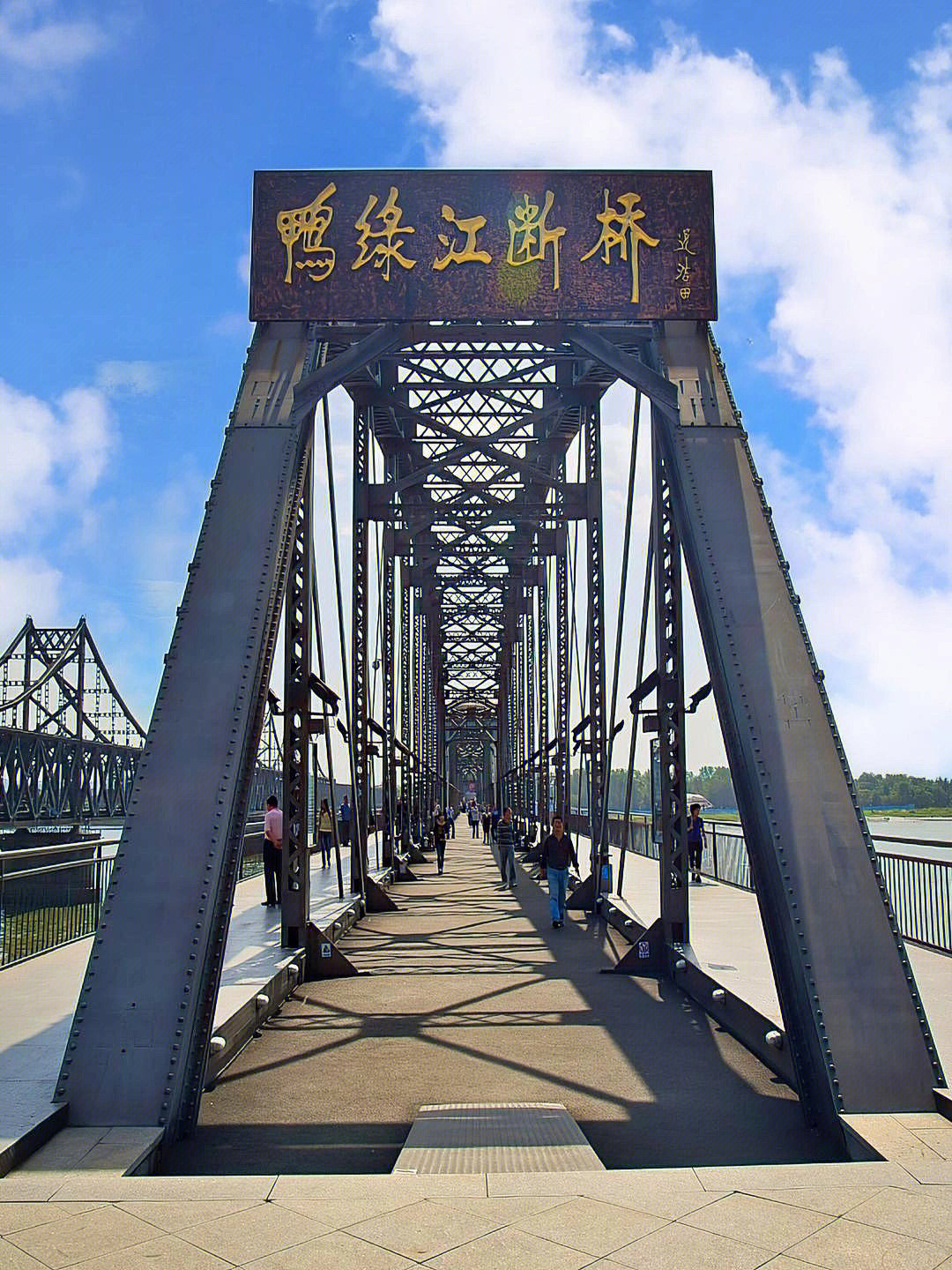 鸭绿江断桥的来历图片