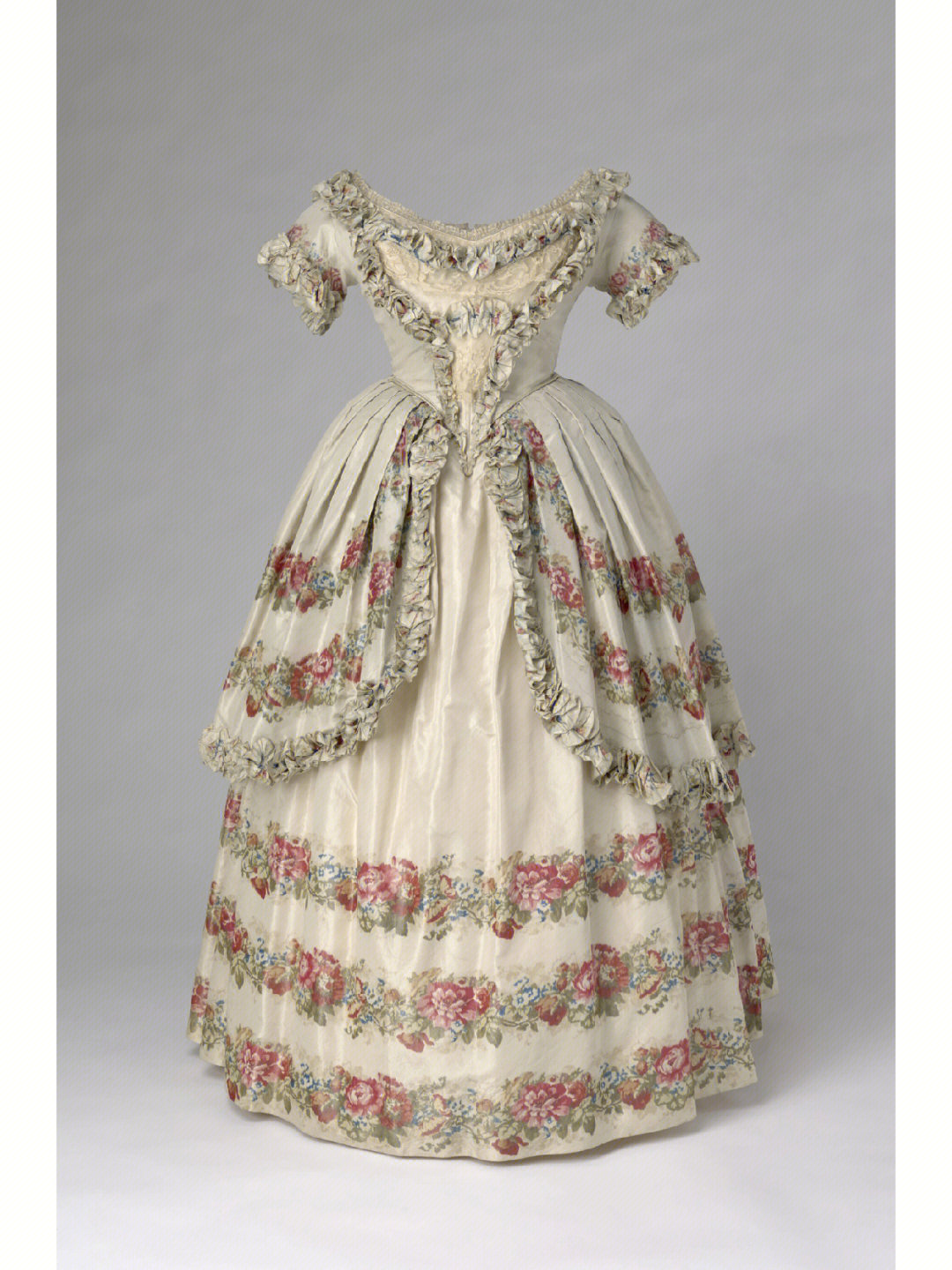 维多利亚女王的晚礼服,1851年