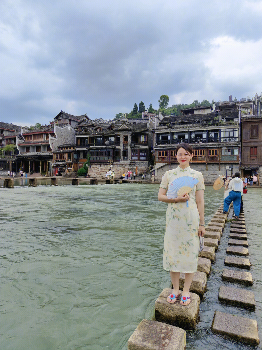 去古镇旅游穿衣打扮图片