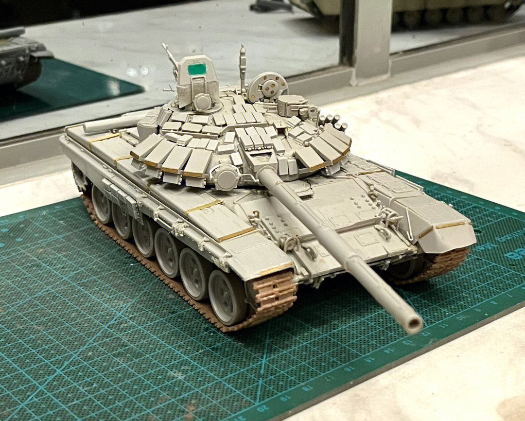 小号手1/35 t-72b mod1990主战坦克 进度1