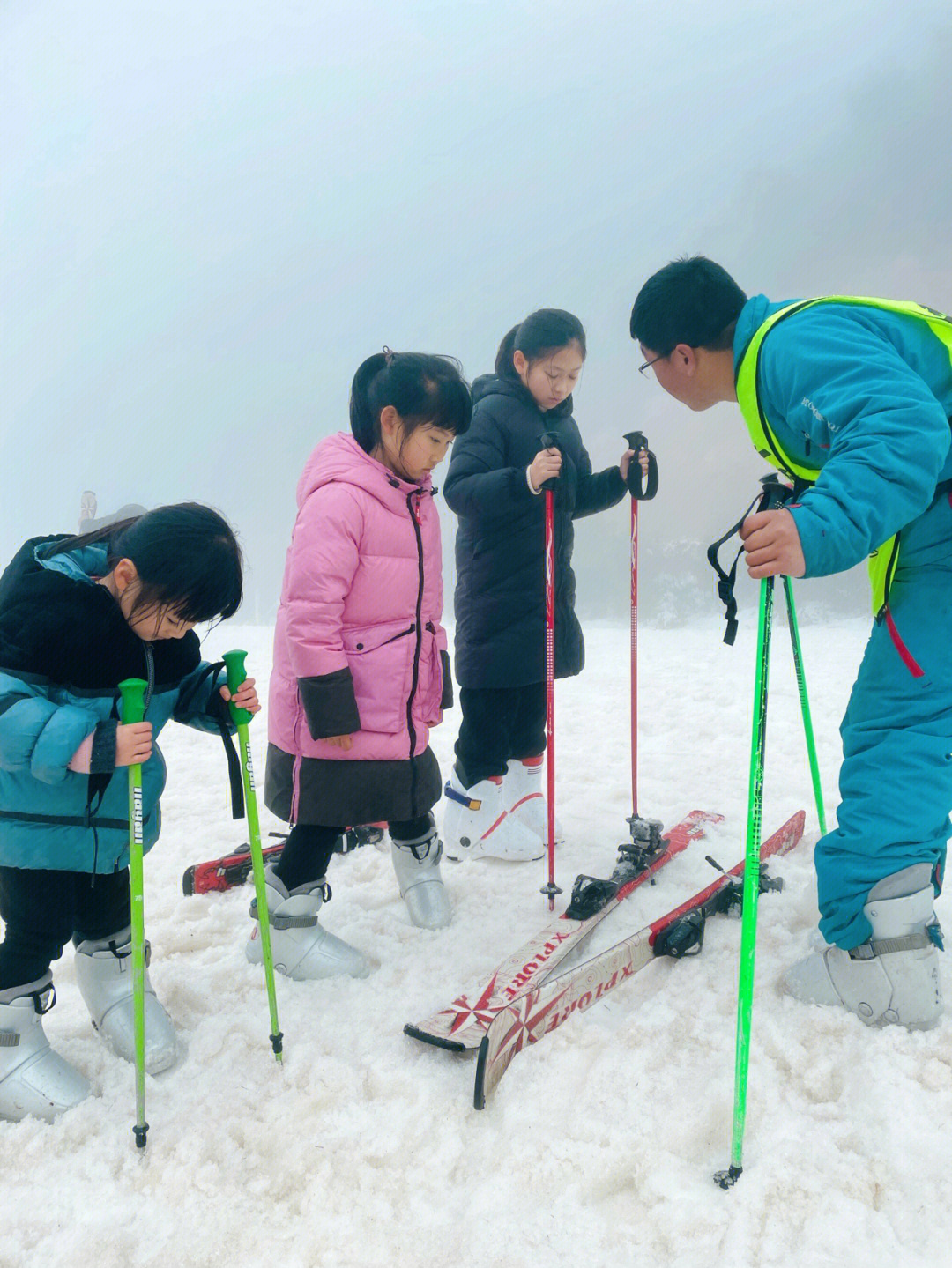 马上就要开学啦赶紧周边溜一圈去了武义千丈岩滑雪场对初学小朋友来说