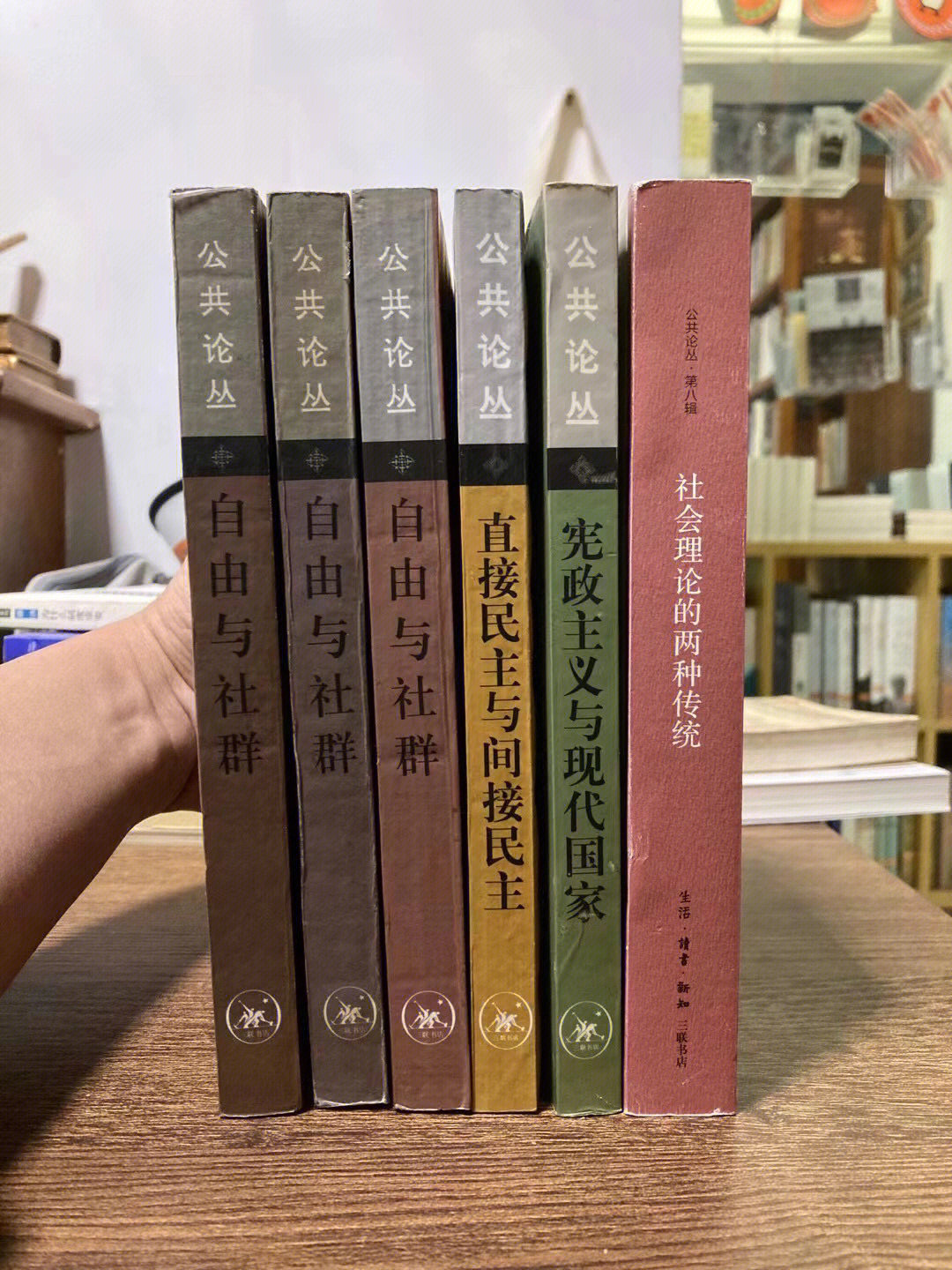 售价20元《直接民主与间接民主,售价40元《宪政主义与现代国家》