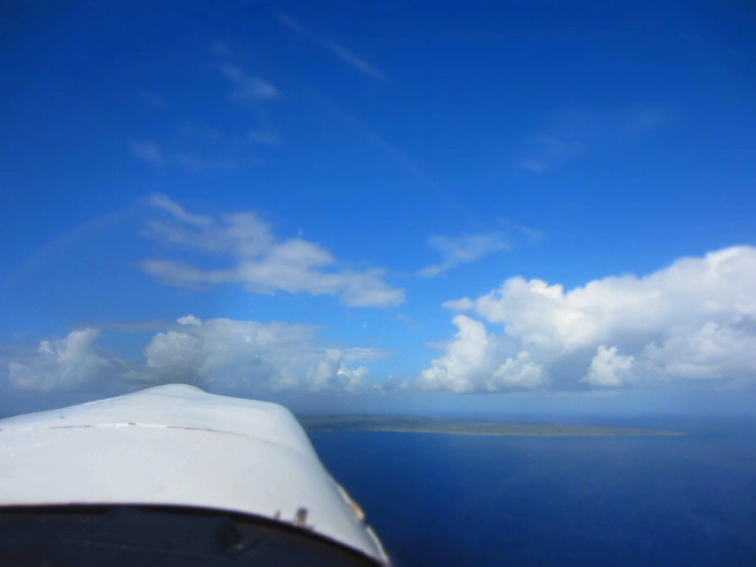 飞机跨越马里亚纳海沟96