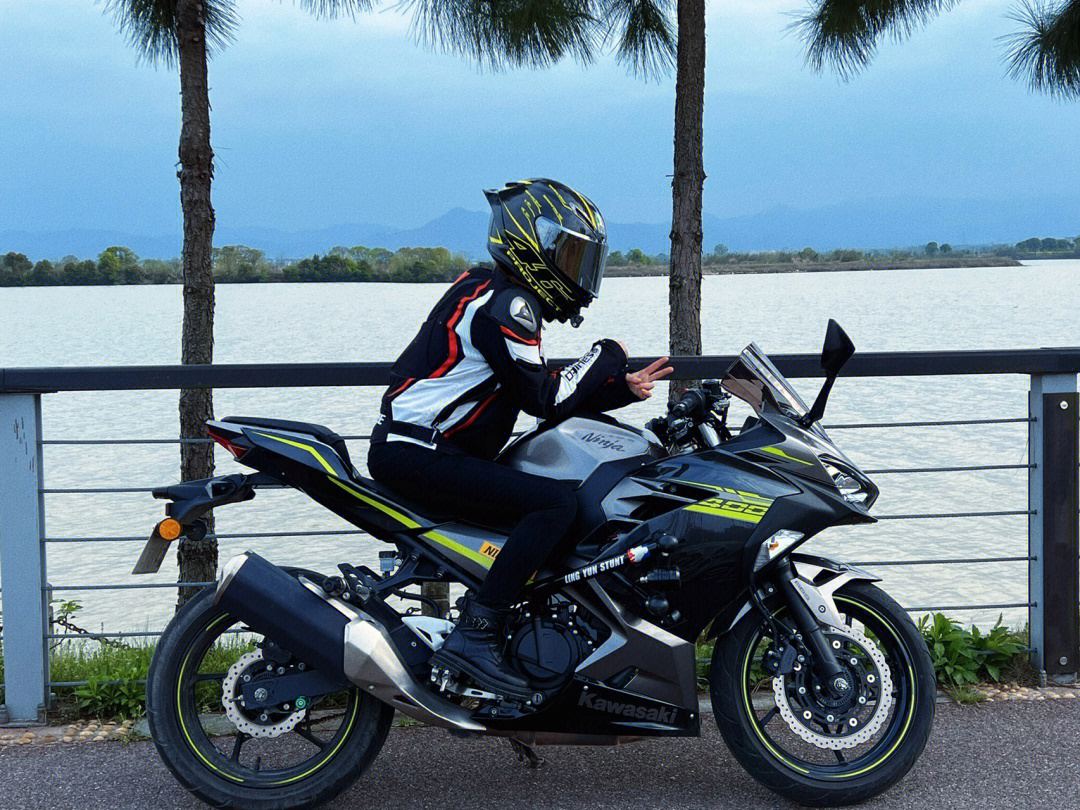 雅马哈400旅行版摩托车图片
