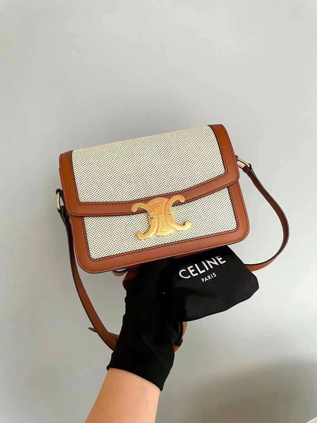 99新 celine triomphe小号 凯旋门 焦糖拼奶白帆布