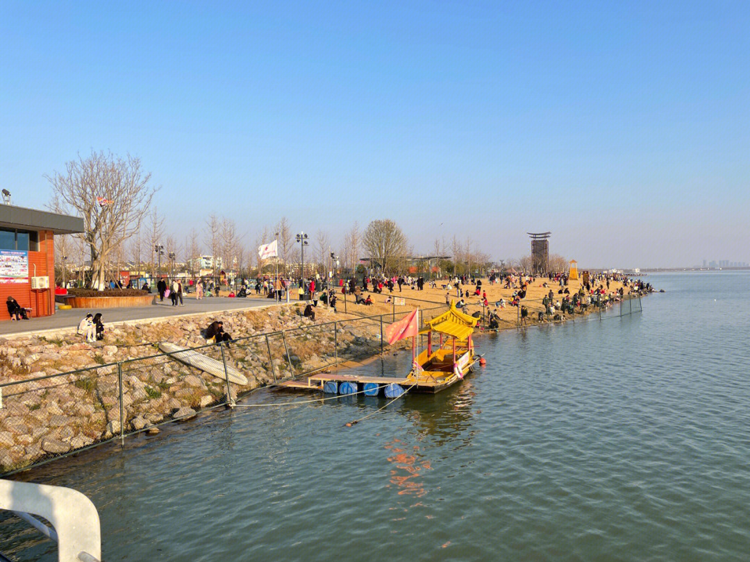 下图为湖北襄阳鱼梁洲快乐水岸实景,一个值得一来好地方.