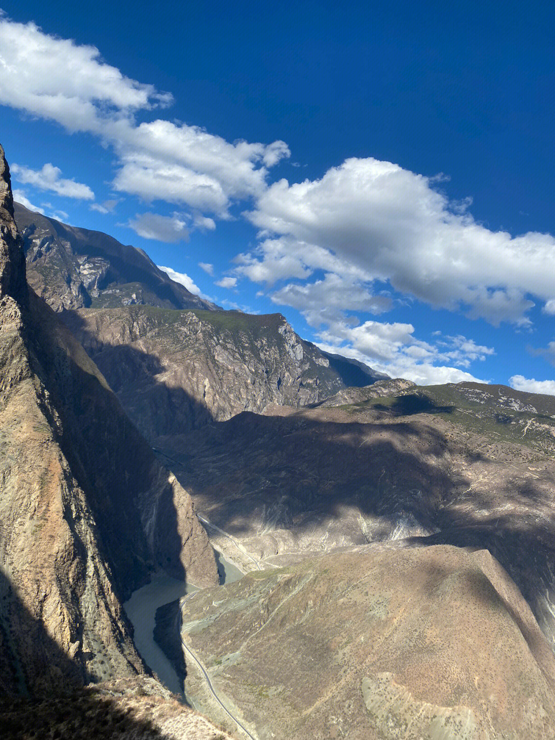 越岭又翻山藏机图图片