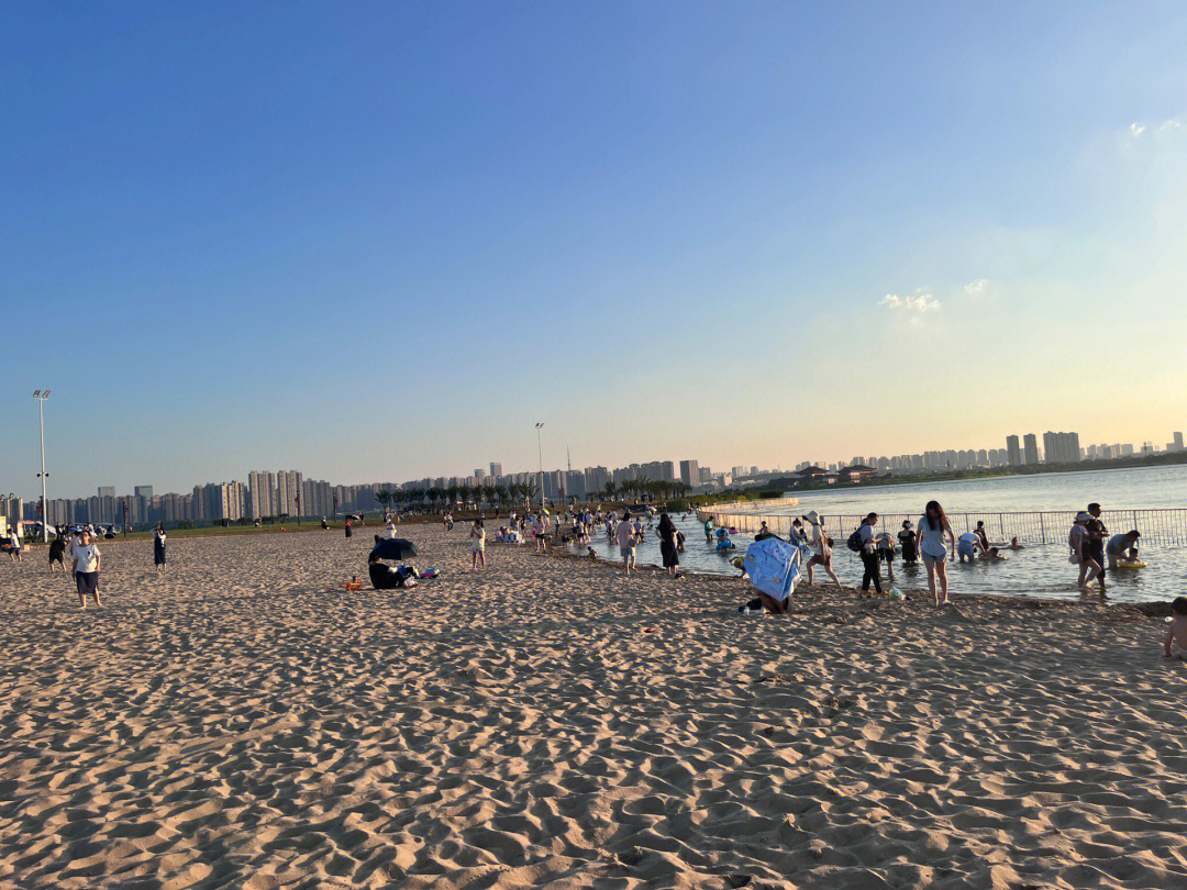 蓉江新区公园沙滩图片