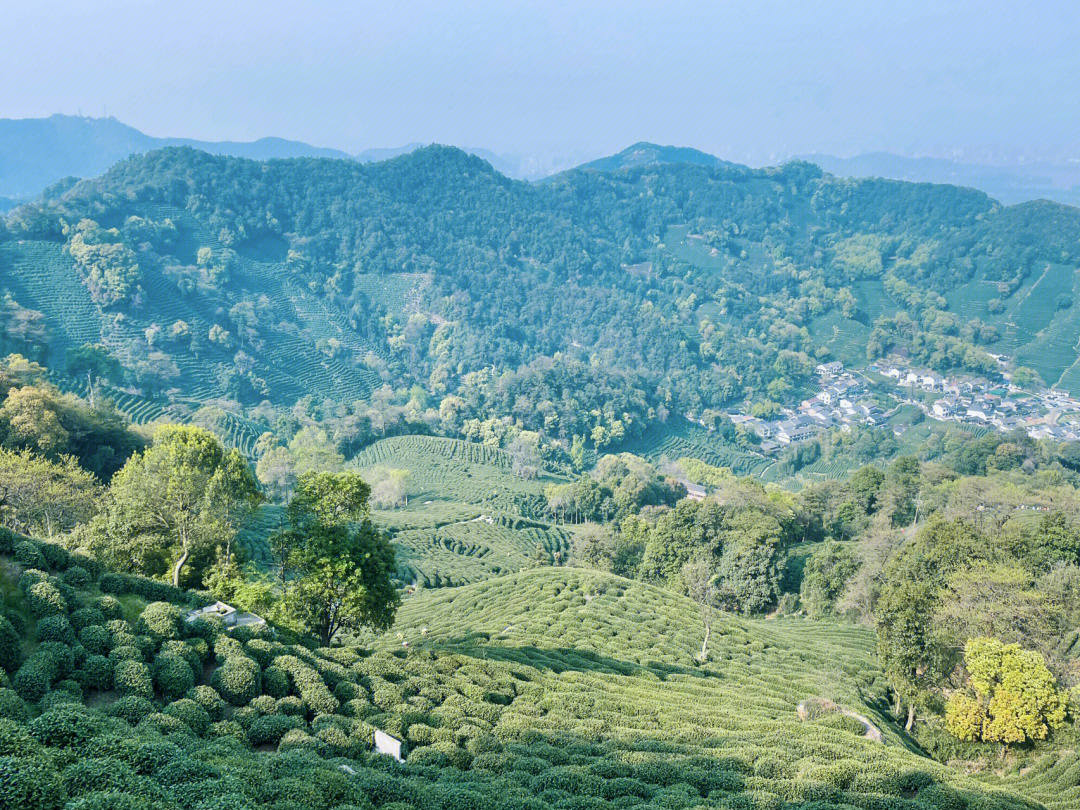 西湖群山图片