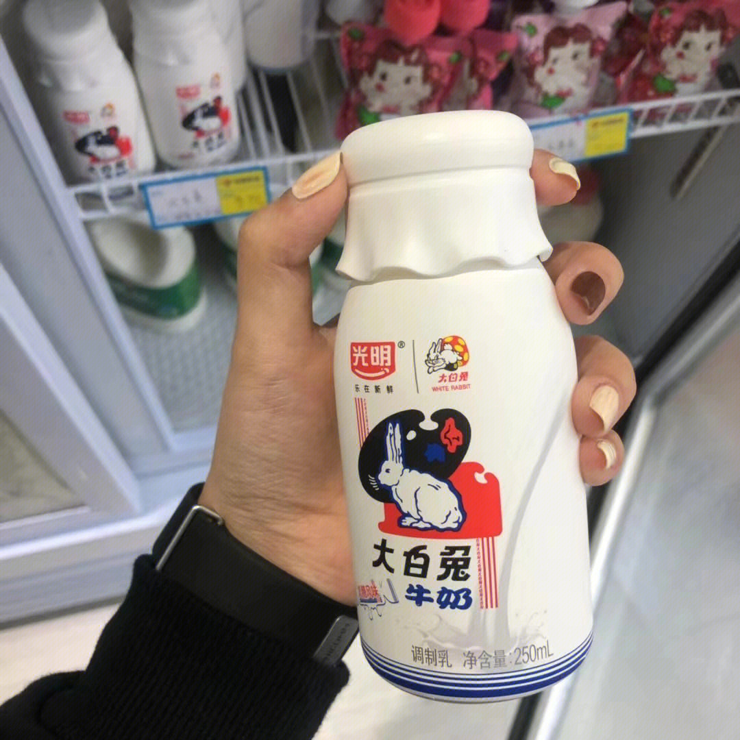 光明鲜牛奶玻璃瓶装图片