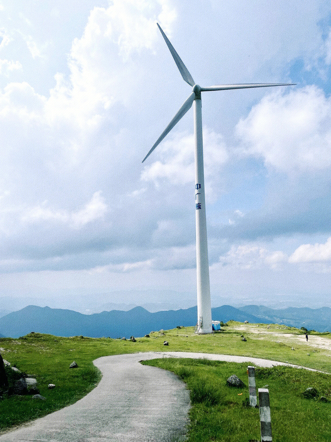 六堡镇风车山图片