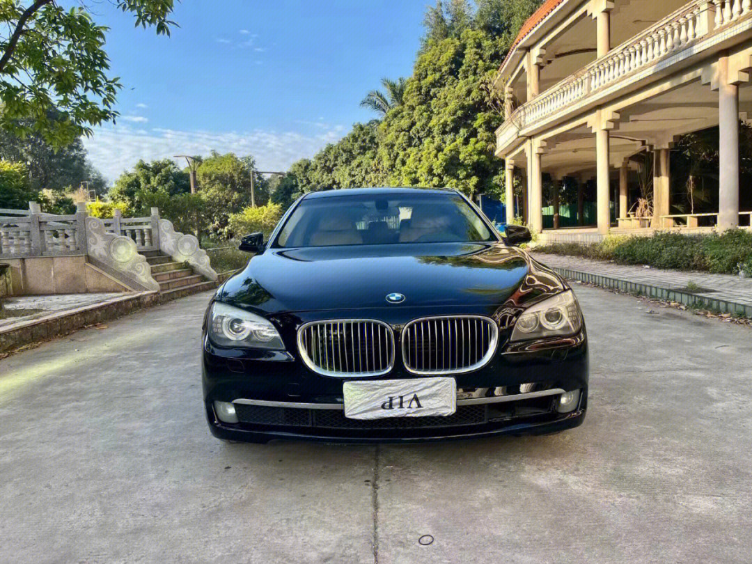 10.8万 12款宝马750li 黑色 米白/美版