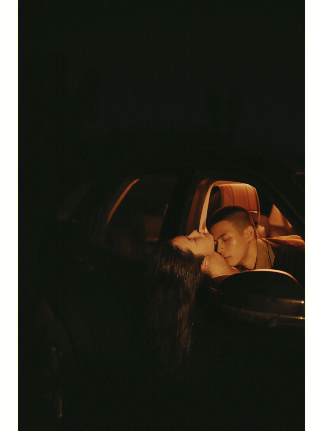 一辆车可以拍的情侣写真合集