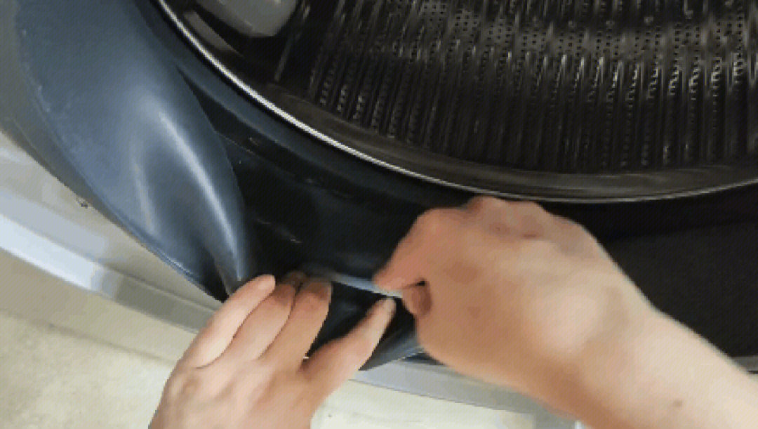 1,橡胶圈滚筒洗衣机很多人在洗完衣服后习惯性把门关