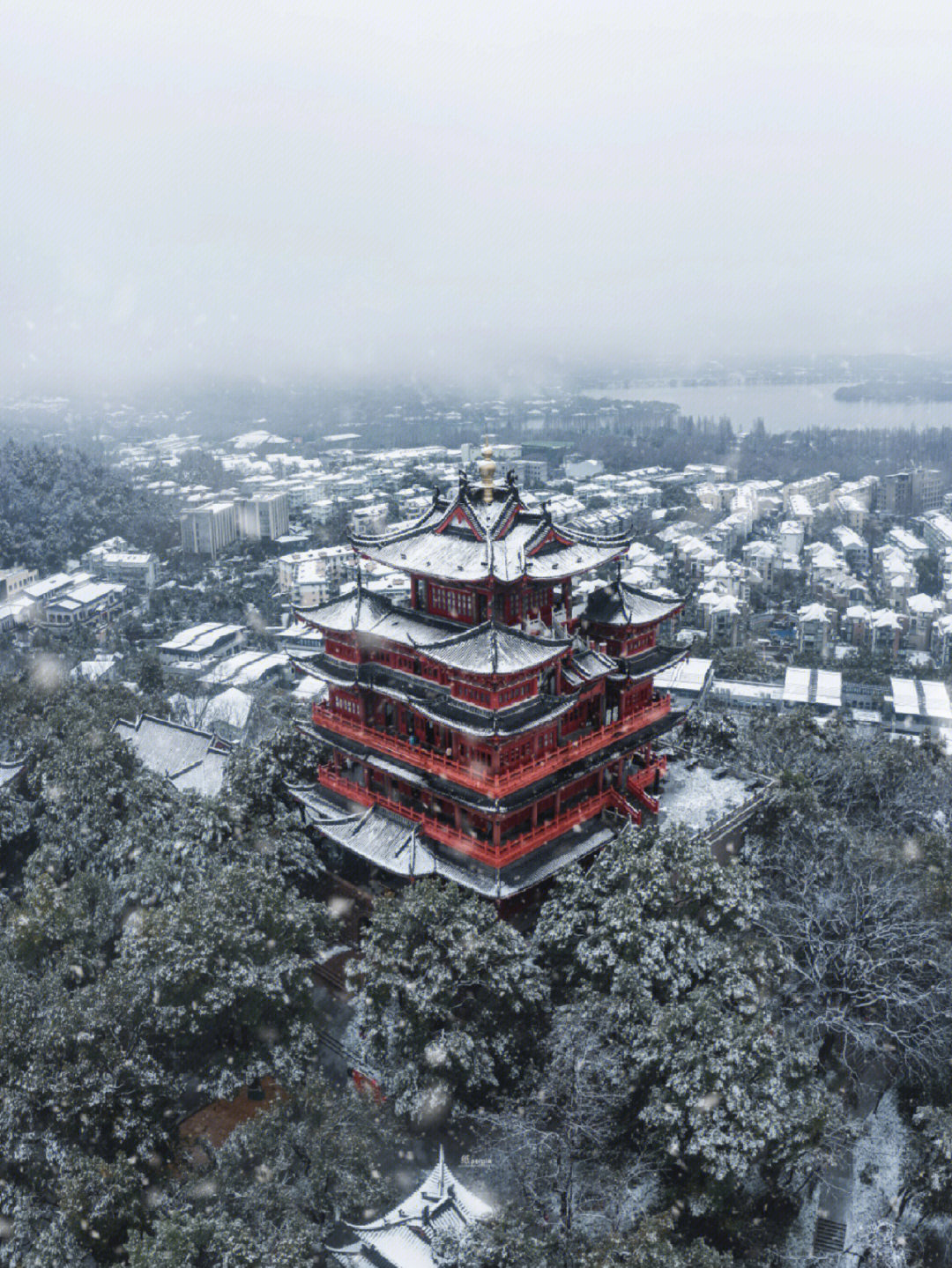 2022是杭州雪景自由的一年,作为南方城市总是对雪景有着格外的期许,而