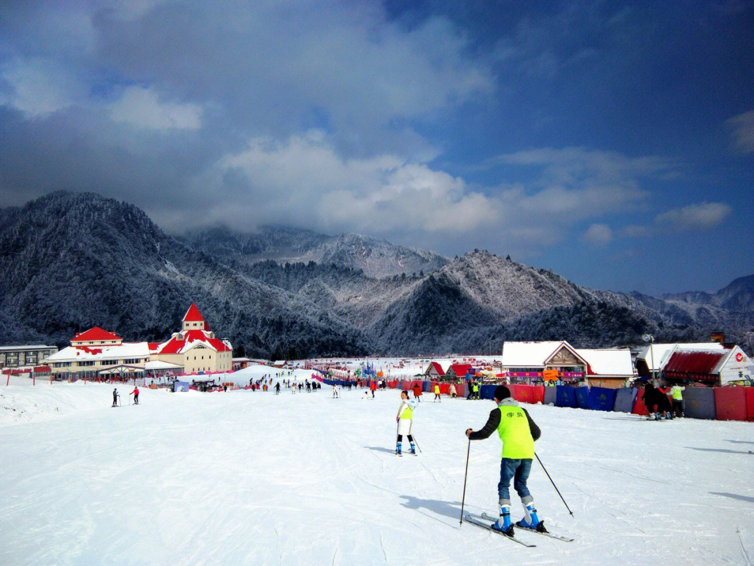 西岭雪山滑雪场图片图片