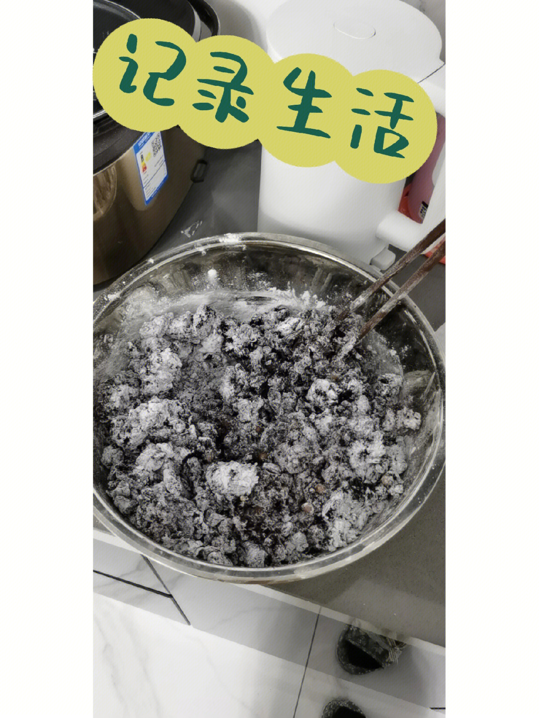 266红豆煮烂后和其他食材放入电饭煲煮熟,一定少水