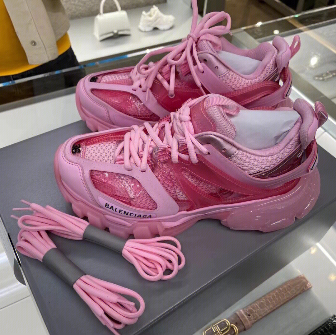 巴黎世家粉色拖鞋图片